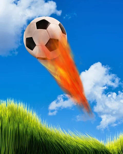 Balle de football en feu. — Photo