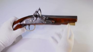 eski Çakmaklı tabanca.