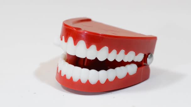 Grappige valse tanden. — Stockvideo