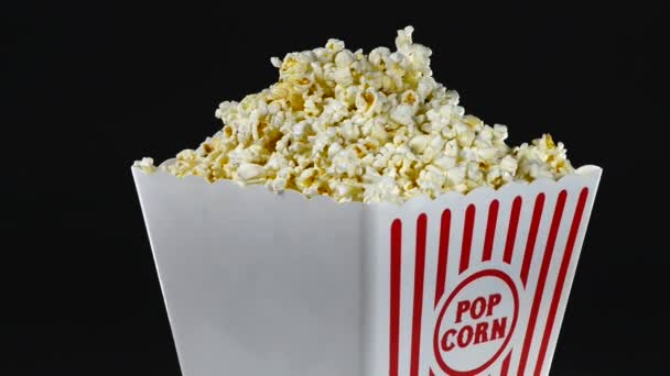 Große Popcornbox. — Stockvideo