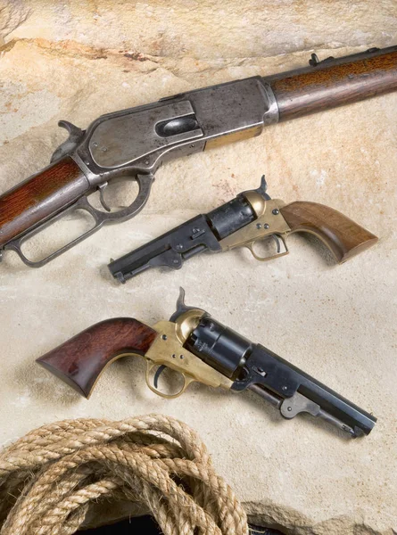 Armas de vaquero viejo . — Foto de Stock