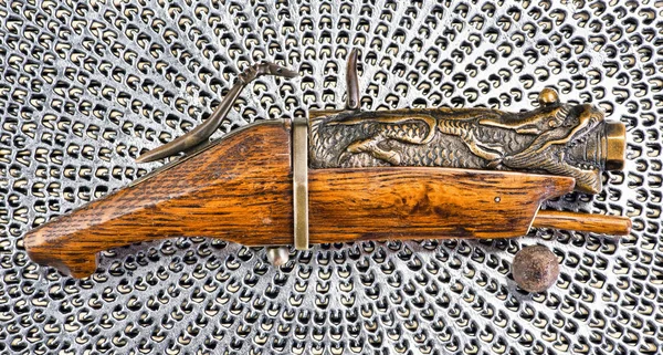 Pistola de relógio de fósforo chinês antigo . — Fotografia de Stock
