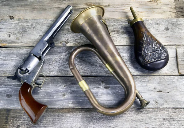 Antique Pistol ,Brass Bugel and Gunpowder Flask. — Stock Photo, Image