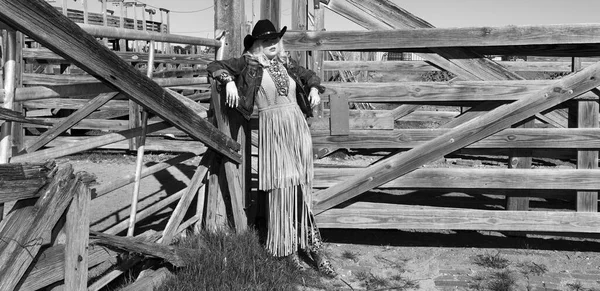 Cowgirl in Fancy Buckskins. — Stock Photo, Image