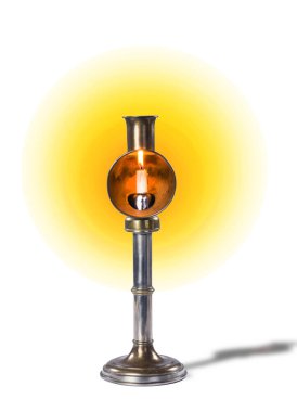 Antik yay yüklü şamdanlar 1900 'lerde yanan mum ışığında yapılmış..