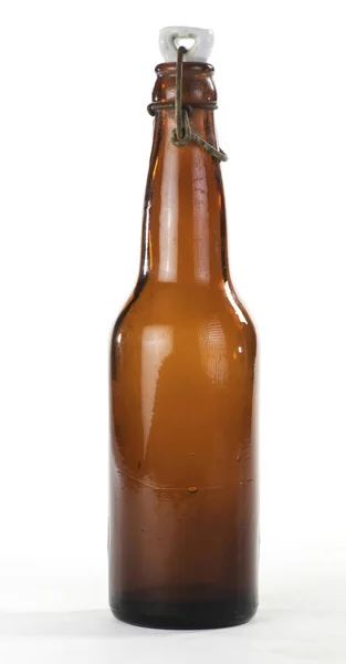 古董啤酒瓶 装有陶瓷塞子 大约1890年制造 瓶子是用来重复使用的 — 图库照片