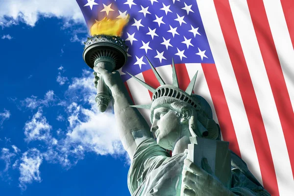 ニューヨークのハドソン川の自由の女神像 — ストック写真