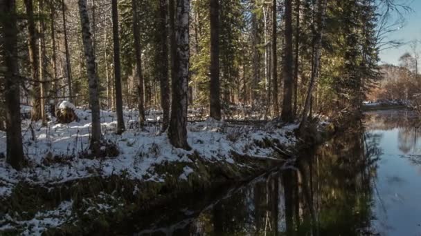 "Verhnjaja Ters "řeka v západní Sibiři v pre-zimní období — Stock video