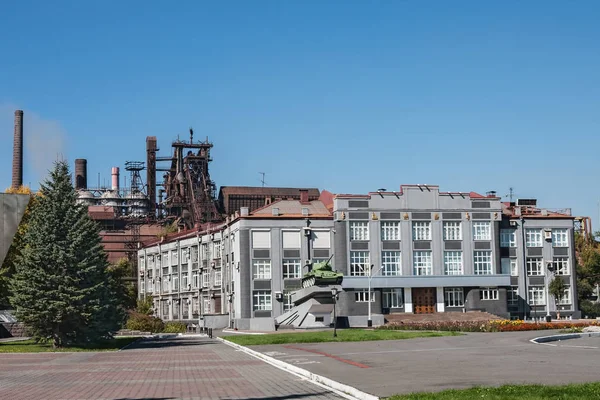 Administrative building of metallurgical plant — Stock Photo, Image