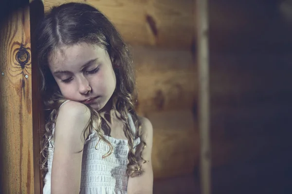 Deprimido triste joven chica —  Fotos de Stock