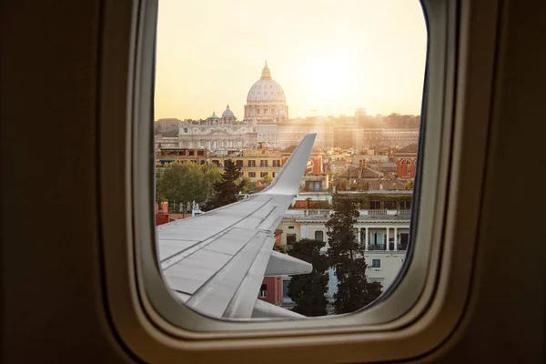 罗马从飞机窗口的视图 — 图库照片