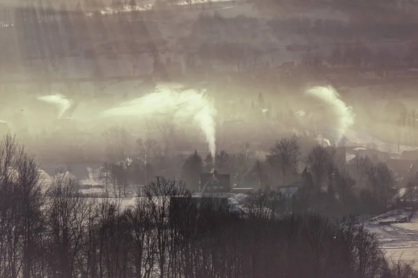 Smog toxique provenant des poêles domestiques — Photo