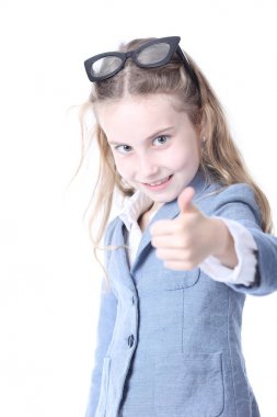Başparmak yukarıya ile liseli kız
