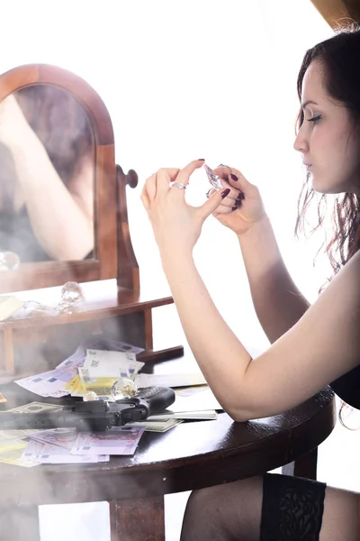 Woman watches robbed diamonds — Stock Photo, Image