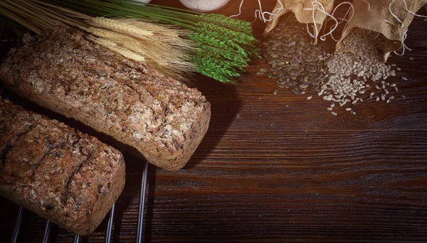 Pão saudável de grãos integrais — Fotografia de Stock