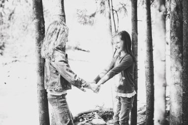 Dostu zaman genç kızlar