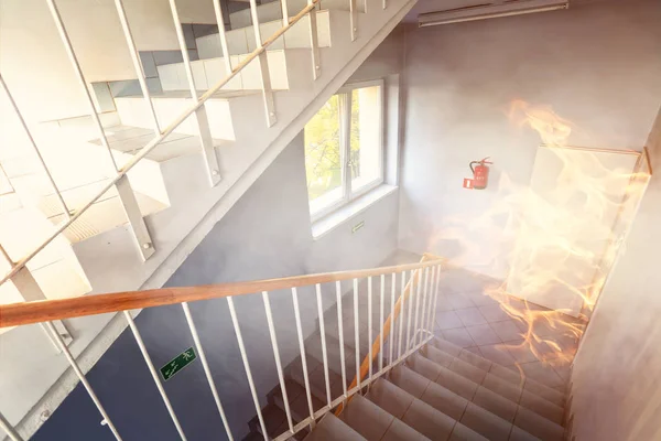 ofis ve acil çıkış ateş