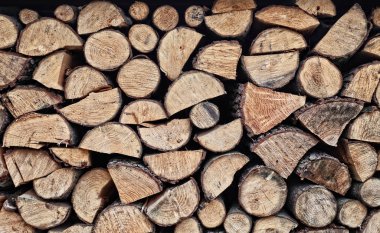 Kesilmiş çam arka plan günlükleri