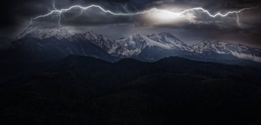 Dağlarda yıldırım