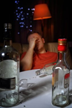  alkol bağımlısı adam içinde ev