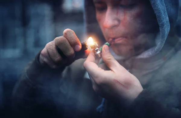 Adicto Fuma Marihuana —  Fotos de Stock