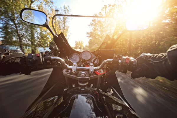 Condução Uma Moto Dia Ensolarado Verão — Fotografia de Stock