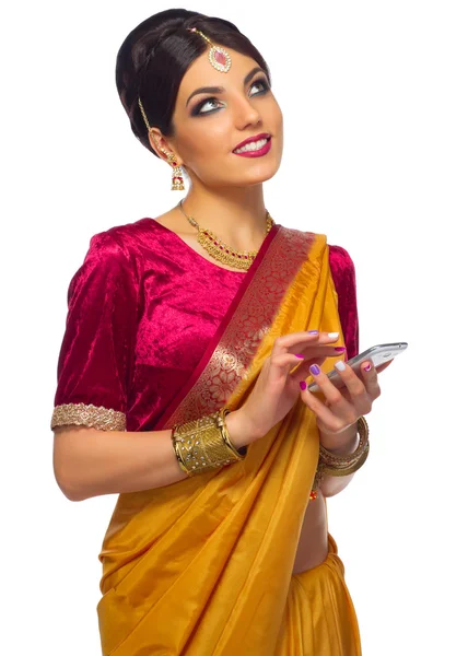 Młoda kobieta indyjska na białym tle — Zdjęcie stockowe