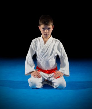 Küçük çocuk dövüş sanatları savaşçı