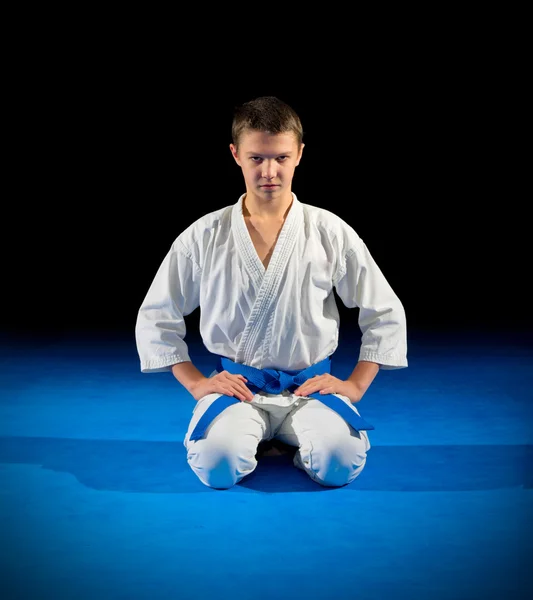 Martial arts vechter geïsoleerd — Stockfoto