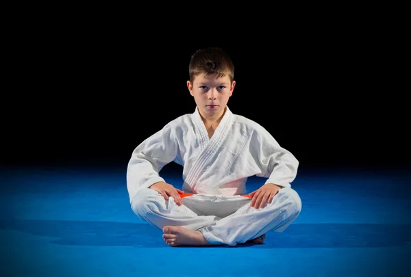 Pequeño luchador de artes marciales — Foto de Stock