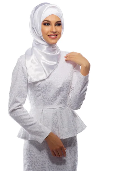 Ung muslimsk kvinna — Stockfoto