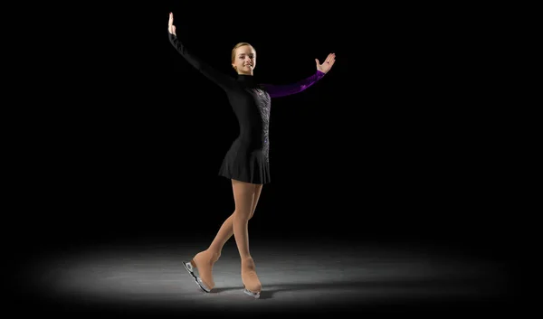 Menina jovem figura patinador — Fotografia de Stock
