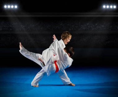 Küçük çocuklar dövüş sanatları savaşçı