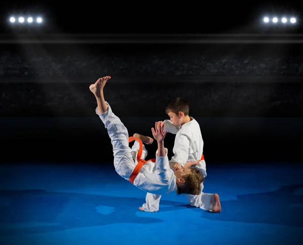 Jongens martial arts fighters — Stockfoto