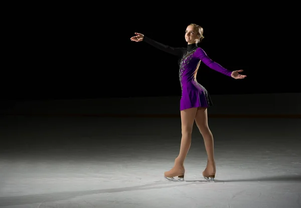 若い女の子のフィギュア スケート選手 — ストック写真