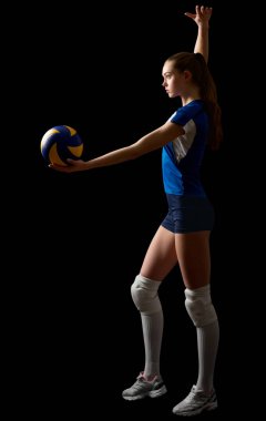 Genç kadın voleybolcu izole