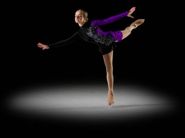 Genç kız buz patenci