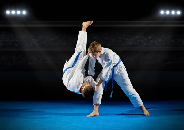 Kinderen martial arts fighters — Stockfoto