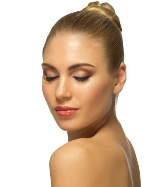 Yalnız genç kadın.