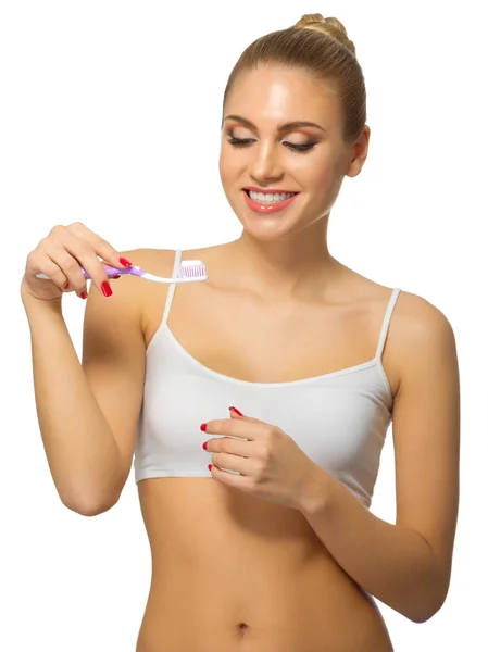 Jeune femme avec brosse à dents — Photo