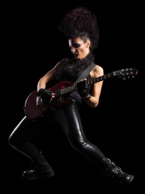 Genç kadın hard rock sanatçısı