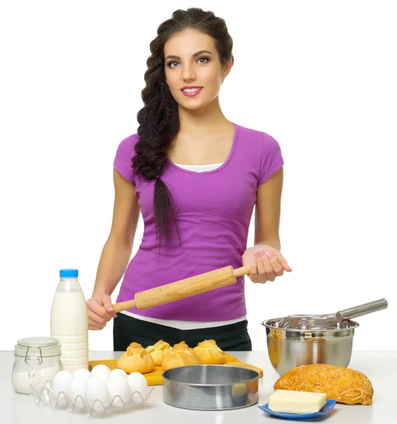 Joven mujer el chef prepara la comida —  Fotos de Stock