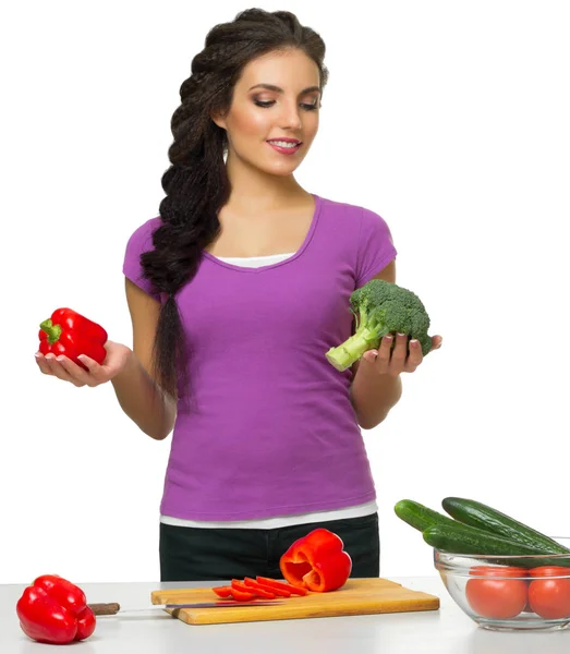 Joven mujer el chef prepara la comida —  Fotos de Stock