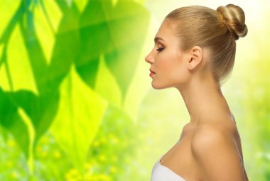 kadın çiçek zemin üzerine