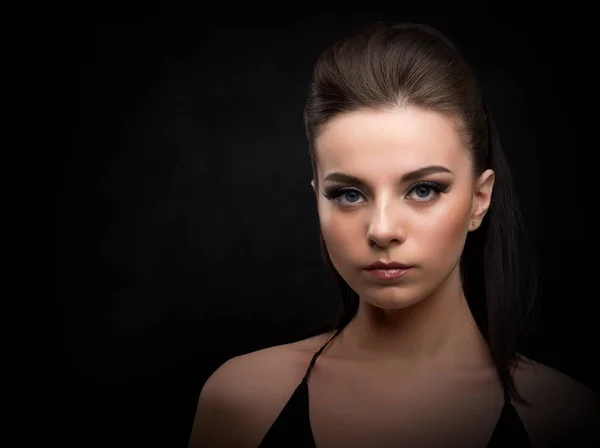 Portrait of young woman — Stock Photo, Image