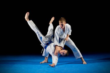 Çocuklar dövüş sanatları savaşçı