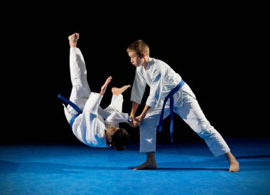 Çocuklar dövüş sanatları savaşçı