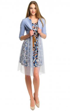 Genç gülümseyen kadın moda portre