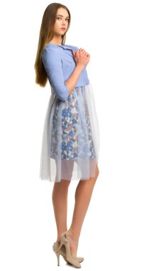 Yalnız genç kadın.