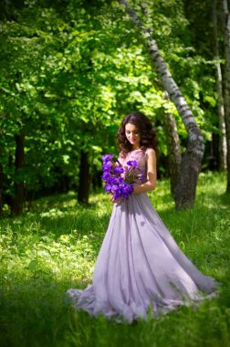 Çiçekler (olmadan yapraklara ver ormandaki kadınla)